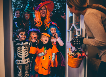 Come organizzare "Dolcetto o Scherzetto" per bambini: guida completa per una serata di Halloween sicura e divertente