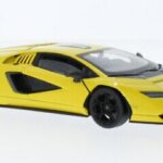 Lamborghini Countach LPI Giallo 1:24 - Welly