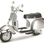Vespa P200 1978 1:12 Mod. Ass. - NewRay