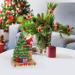 Babbo Natale che Decora Albero - Jim Shore