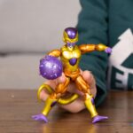 Gold Freezer VS Super Saiyan Blue Goku 17 cm. - Bandai